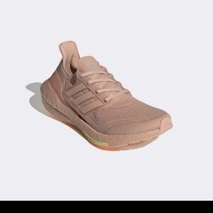 Adidas Ultraboost 21 Women's Ash pearl color.